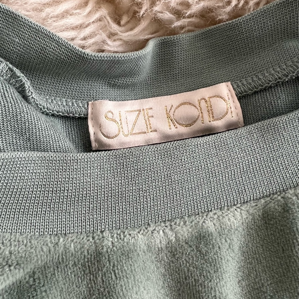 Suzie Kondi Velour Set in Cotswold - Picture 3 of 3